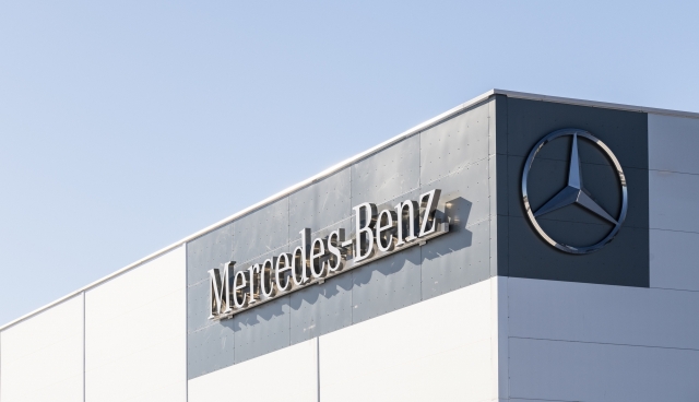 (Mercedes-Benz)