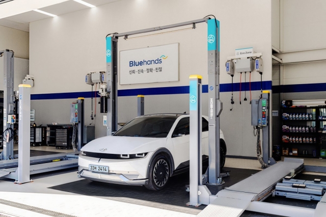 A Hyundai Ioniq 5 is serviced at Hyundai Motor’s Bluehands service center. (Hyundai Motor Company)