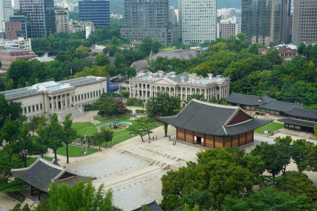 The view of Deoksugung from Jeongdong Observatory in Jung-gu, central Seoul (Lee Si-jin/The Korea Herald)