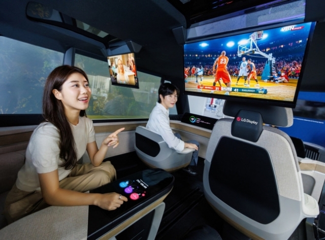 LG Display's 18-inch Slidable OLED and 57-inch pillar-to-pillar LCD screens are installed inside an autonomous vehicle concept car at the K-Display 2024 exhibition in Seoul, Wednesday. (LG Display)