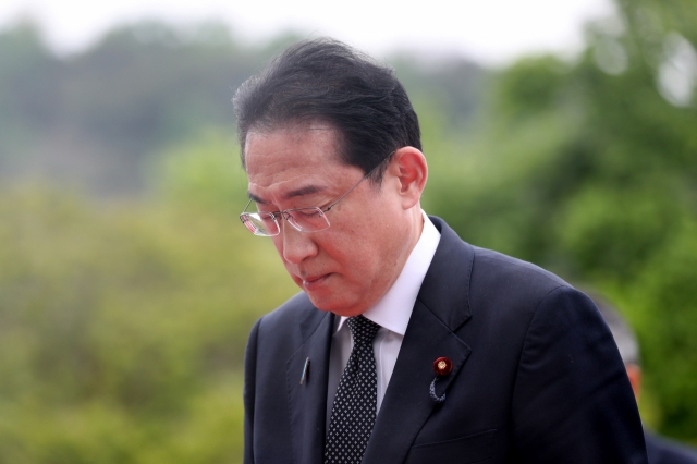 Japanese Prime Minister Fumio Kishida pay silent tribute to South Korean patriotic martyrs and war dead at the National Cemetery in Seoul on May 7, 2023. (Pool Photo via Korea Herald)