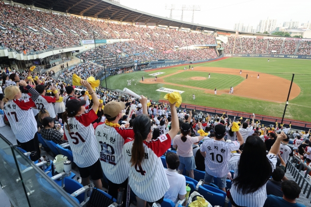 Crowds are cheering at the baseball game between the Kia Tigers and the LG Twins at Jamsil Baseball Stadium in Seoul on Sunday when the 2024 KBO League set a new record for the largest number of spectators in a single season. (Yonhap)