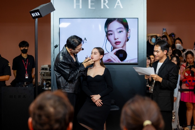 A makeup show is featured at the grand opening of Hera’s first flagship store in Thailand on Aug. 8. (Amorepacific)