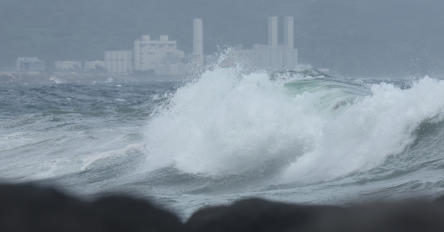 High waves hit the shore of Seogwipo on Jeju Island on Tuesday, as Typhoon Jongdari approaches the Korean Peninsula. (Yonhap)