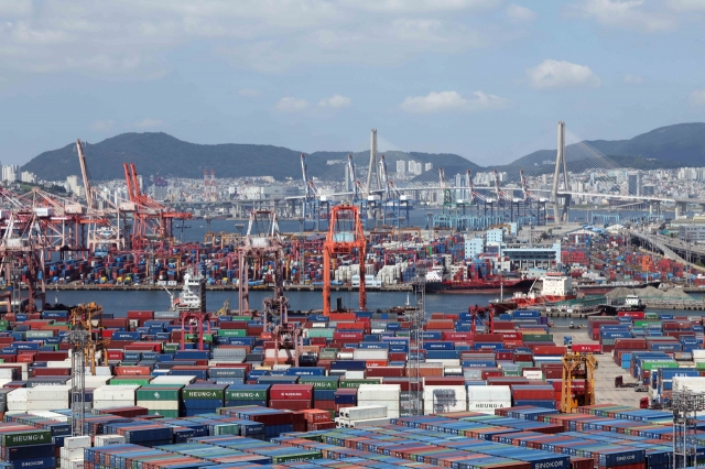 This file photo shows a container yard in South Korea's southeastern port city of Busan on Aug. 12. (Newsis)