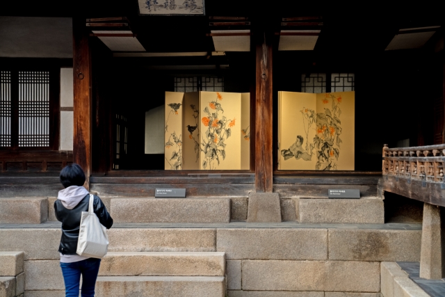 The Korean Heritage Art Exhibition at Nakseonjae Hall in Changdeokgung in October 2023. (Korea Heritage Service)