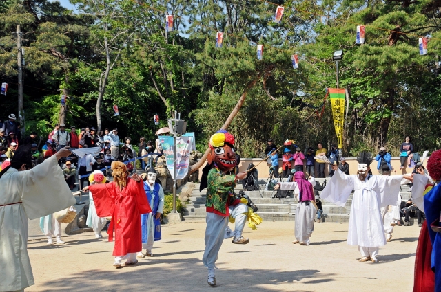 Dongnaeyaryu (Busan Folklore Conservation Association)