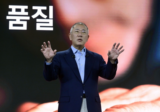 Hyundai Motor Group Executive Chair Chung Euisun delivers his New Year's address at Kia AutoLand Gwangmyeong, Korea's first EV-only car plant, in Gyeonggi Province in January this year. (Hyundai Motor Group)