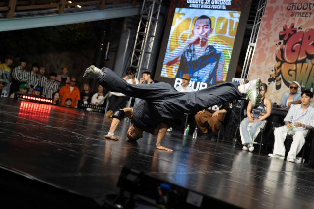 Young performers battle in the main stage finals at the 2024 Groove in Gwanak. (Gwanak-gu Office)