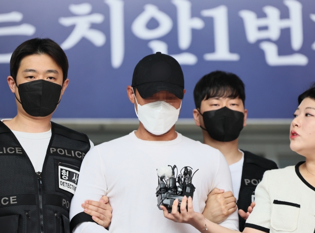 AfreecaTV streamer Kim Jae-wang is questioned by the press as he is transferred from the Seoul Gangnam Police Station in Gangnam-gu, Seoul, to the Seoul Central District Prosecutors' Office in Seocho-gu, Seoul, on Friday. (Newsis)