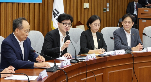 People Power Party Chair Han Dong-hoon speaks during an emergency meeting of government officials and the ruling party at the National Assembly in western Seoul on Thursday. (Yonhap)