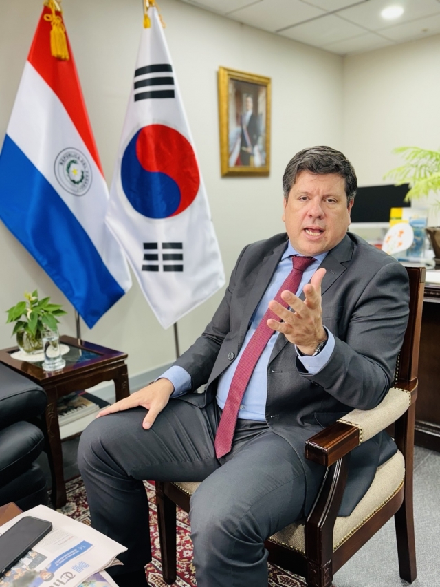 Paraguayan Minister of Trade and Investment and Javier Gimenez(first from right) and Vice Minister of Mines and Energy, Mauricio(second from right) speak in an interview with The Korea Herald on Friday. (Sanjay Kumar/ The Korea Herald)