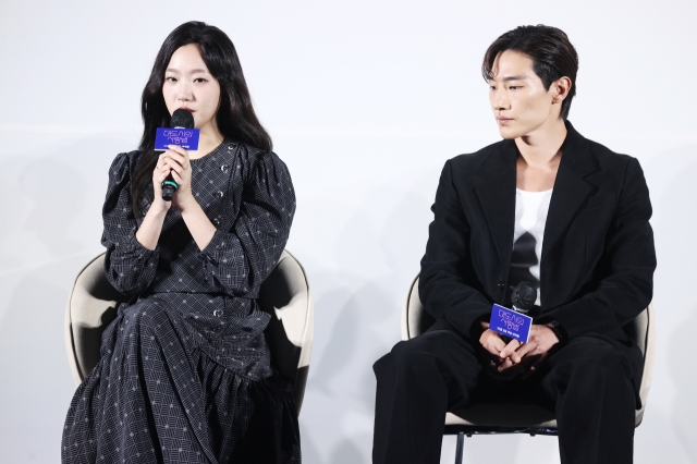 Kim Go-eun (left) and Noh Sang-hyun speak during a press conference for their new movie “Love in the Big City” held at Megabox Seongsu, Seoul, Monday. (Yonhap)