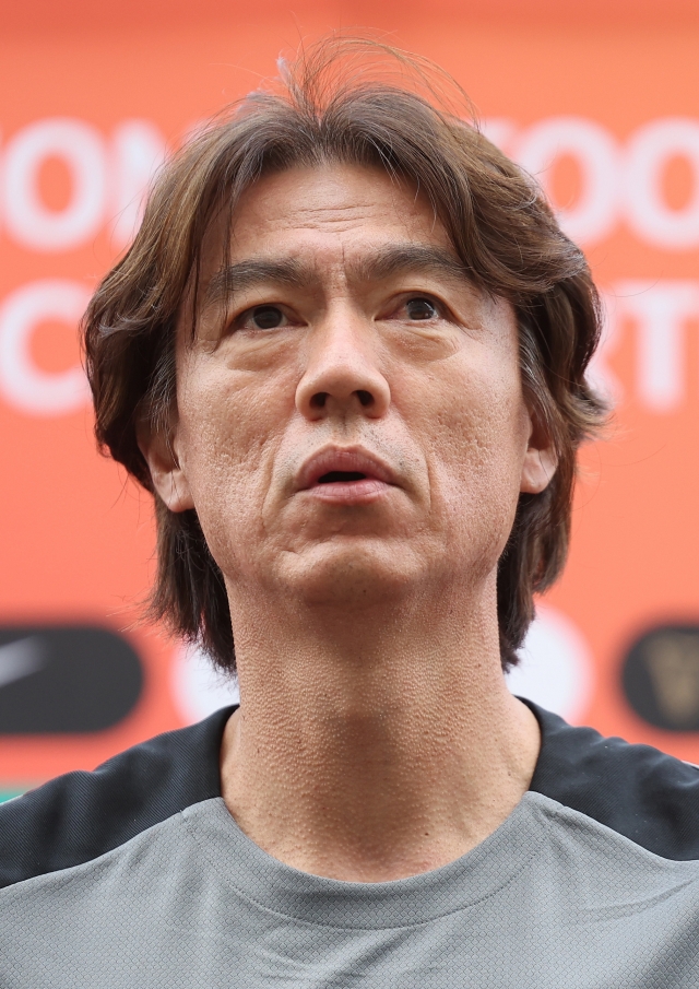 Hong Myung-bo, head coach of the South Korean men's national football team, speaks to reporters before a training session at Goyang Stadium in Goyang, Gyeonggi Province, on Monday. (Yonhap)