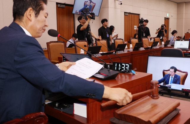 The Assembly's Legislation and Judiciary Committee holds a meeting over the third version of the special counsel probe bill into the death of a young Marine in western Seoul on Wednesday. (Yonhap)