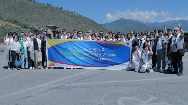 Kim Ah-sol (14th from left), founder and president of the International World in Korea, along with other participants of the 2024 Bhutan ESG Forum Tour pose for a group photo during the event that took place from Aug. 27 to Monday. (International World in Korea)