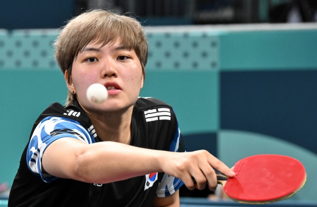 Yoon Ji-yu plays against Andela Muzinic Vincetic of Croatia during the final of the women's singles table tennis event at the Paris Paralympics , Friday. (Joint Press Corps)