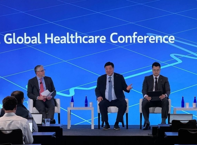 Celltrion Group Founder and Chairman Seo Jung-jin (center) and Celltrion CEO Seo Jin-seok (right) attend the Morgan Stanley 22nd Annual Global Healthcare Conference in New York on Friday. (Celltrion Group)