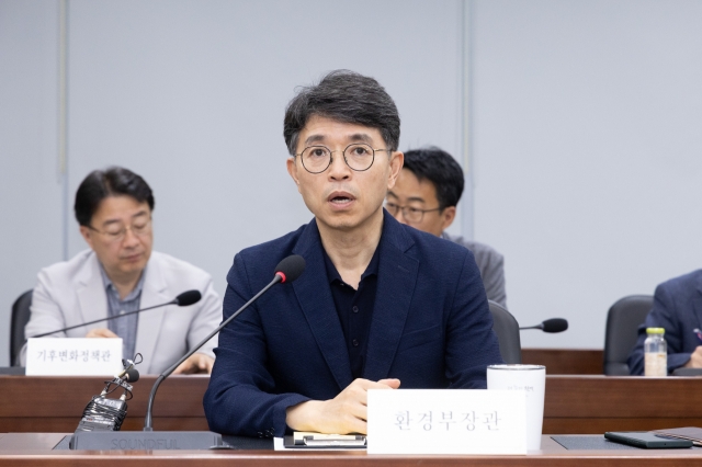 Environment Minister Kim Wan-sup speaks to the press during Wednesday's press conference at Government Complex Sejong. (Ministry of Environment)