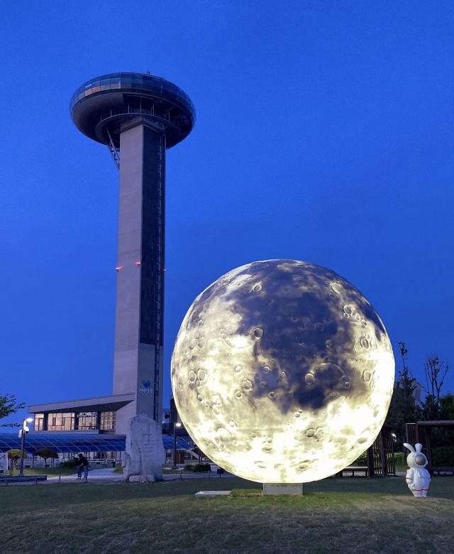 Moon Observatory at Sihwa Seawall (Gyeonggi Tourist Organization)