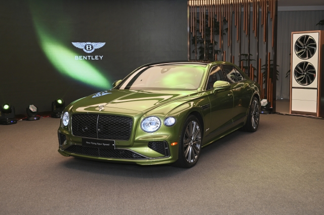 The new fourth-generation Bentley Flying Spur Speed plug-in hybrid, starting at 375.7 million won