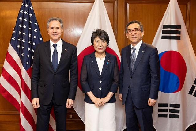 South Korean Foreign Minister Cho Tae-yul (right), US Secretary of State Antony Blinken (left) and Japanese Foreign Minister Yoko Kamikawa attend a trilateral meeting on the margins of the Group of 20 foreign ministers meeting in Rio de Janeiro, Brazil, on Feb. 22, in this file photo by the foreign ministry. (Yonhap)