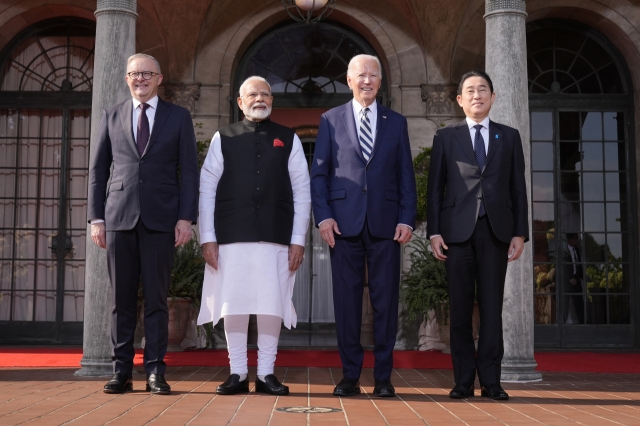 US President Joe Biden (2nd from right), Australian Prime Minister Anthony Albanese (left), Indian Prime Minister Narendra Modi (2nd from left) and Japanese Prime Minister Fumio Kishida pose for a photo at the Archmere Academy in Wilmington, Delaware, on Sept. 21, as they gather for a Quad summit, in this photo released by AFP. (Yonhap)