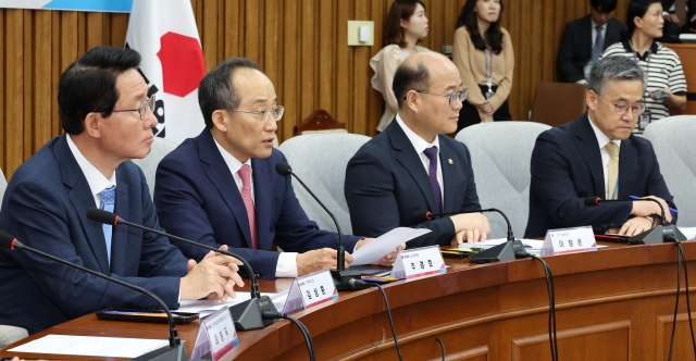 Choo Kyung-ho, floor leader of the ruling People Power Party, speaks at a party meeting to revitalize science and technology at the National Assembly on Thursday. (Yonhap)