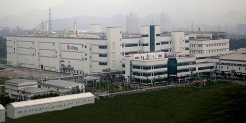 This photo provided by LG Display Co. shows its facilities in Guangzhou, China. (Yonhap)