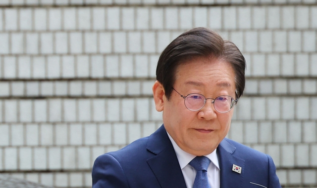 Democratic Party Chair Lee Jae-myung attends a court hearing at the Seoul Central District Court in southern Seoul on Friday. (Yonhap)