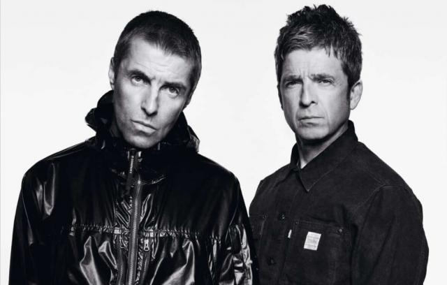 Liam Gallagher(left) and Noel Gallagher (Oasis official website)