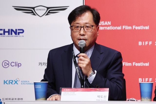 BIFF Co-deputy Director Pak Do-sin speaks during a press conference on the opening film, “Uprising,” at the 29th Busan International Film Festival in Busan, Wednesday. (Yonhap)