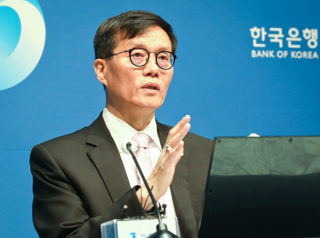 Bank of Korea Gov. Rhee Chang-yong speaks during a press conference at the central bank in Seoul on Apr. 12. (Newsis)