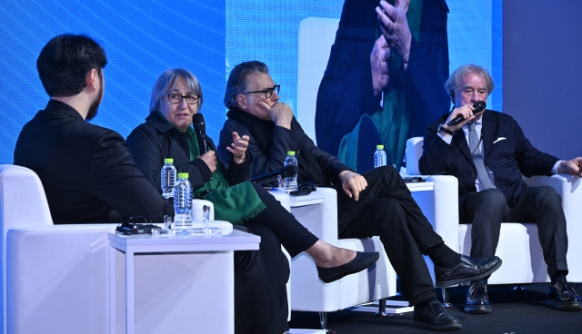 From left, moderator Moon Hyeong-geun, French architects Anne Lacaton, Jean Philippe Vassal and Jean-Michel Wilmotte talk at a roundtable session during the Herald Design Forum 2024 held in Seoul on Tuesday. (Im Se-jun/The Korea Herald)