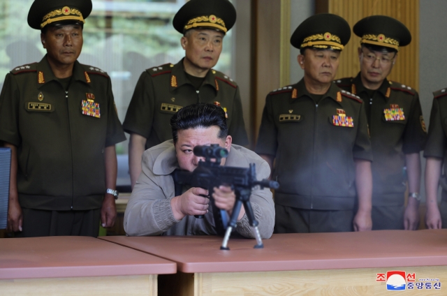 North Korean leader Kim Jong-un (front) test-fires small arms, including a 7.62 mm sniper rifle and a 5.56 mm automatic rifle developed by the North's Academy of Defense Science, on Sept. 18, in this photo released by the North's official Korean Central News Agency the following day, on the anniversary of the day the two Koreas signed a comprehensive military agreement to reduce tensions on Sept. 19, 2018. (Yonhap)