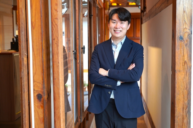 The hanok stay platform Butler.Lee CEO Lee Dong-woo poses for photos at Bukchon Lounge in Jongno-gu, central Seoul on Oct. 10. (Lee Si-jin/The Korea Herald)