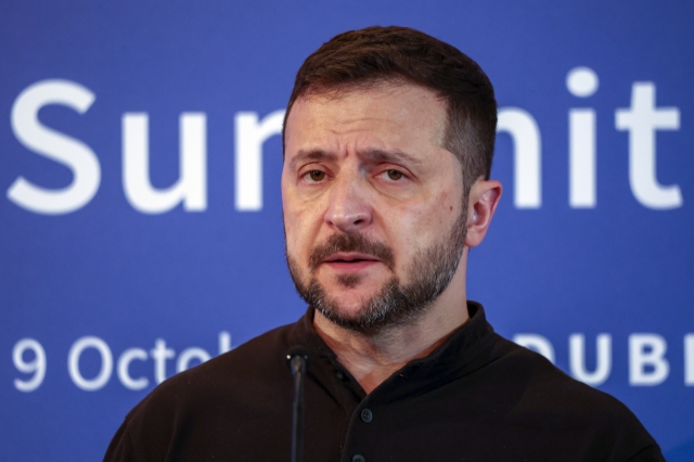 Ukrainian President Volodymyr Zelenskyy attends a news conference after the Southeast Europe Croatia Ukraine summit in Dubrovnik, Croatia, on October 9. (AP-Yonhap)