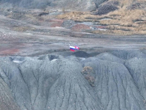 This image shows Russian and North Korean flags displayed side by side at one of Ukraine's battlefields, Tuesday. (Telegram account of @rvvoenkor_bot)