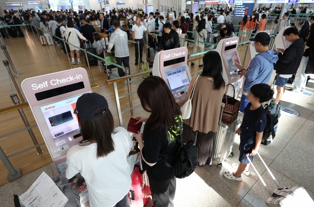 A check-in counter at Terminal 1 of the Incheon Airport. (Yonhap)