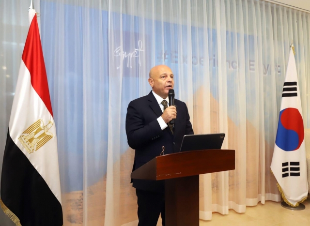 Egyptian Ambassador to Korea Khaled Abdel Rahman speaks at an event celebrating the start of charter flight of Asiana Airlines at the Egyptian Embassy in Hannam-dong, Seoul on Wednesday. (Sanjay Kumar/ The Korea Herald)