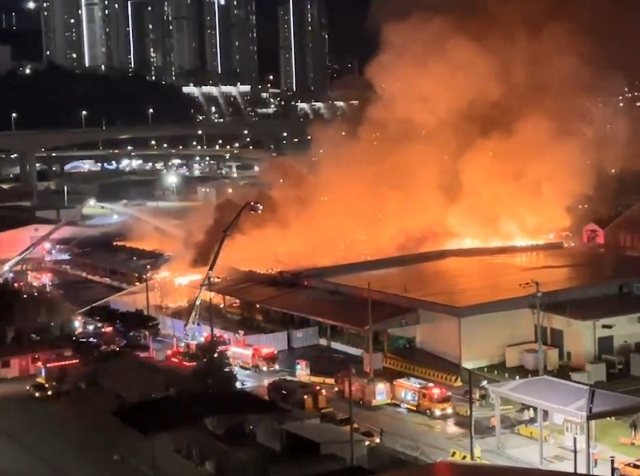 This photo, provided by a reader, shows a fire breaking out at a US Forces Korea storage facility in the southeastern city of Busan on Oct. 24. (Yonhap)