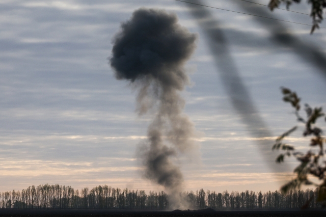 An explosion comes as sappers from a joint demining team with Russia's Emercom (Emergency Situations Ministry) dispose of explosive ordnance in Kursk, Russia, Wednesday. (TASS-Yonhap)