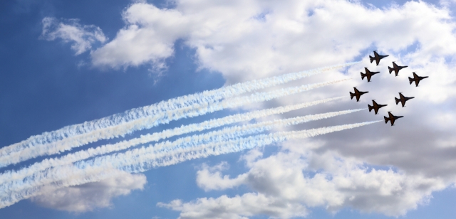 The South Korean Air Force's aerobatic flight team conducts a performance on Wednesday at the annual Sacheon Airshow in Sacheon, South Gyeongsang Province. (Yonhap)