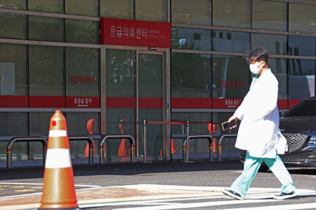 A doctor is seen walking in front of the emergency room of a Seoul-based hospital on Friday. (Yonhap)