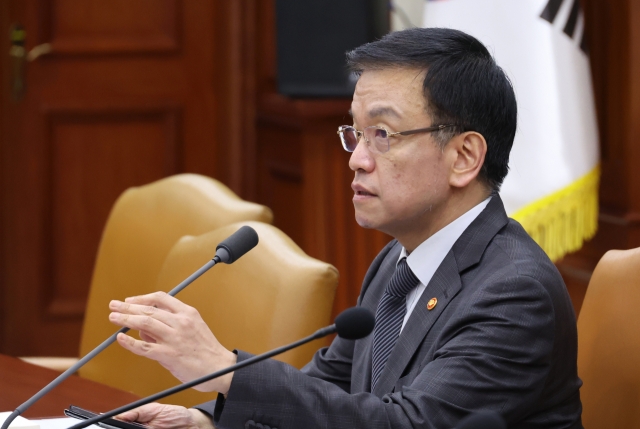 Finance Minister Choi Sang-mok speaks during an economy-related ministers' meeting in Seoul on Monday. (Yonhap)