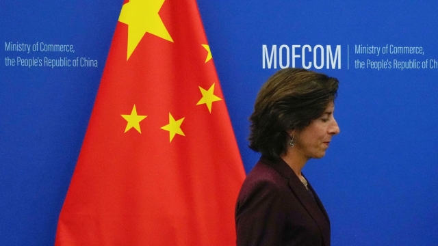 US secretary of Commerce Gina Raimondo arrives in Beijing for talks with Chinese Minister of Commerce Wang Wentao in August last year. (Newsis)