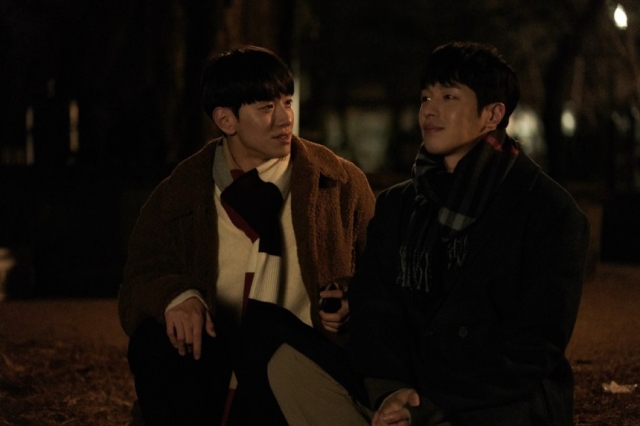 Nam Yoon-soo (left) stars as Go-young in Tving drama “Love in the Big City.” (Merry Christmas)