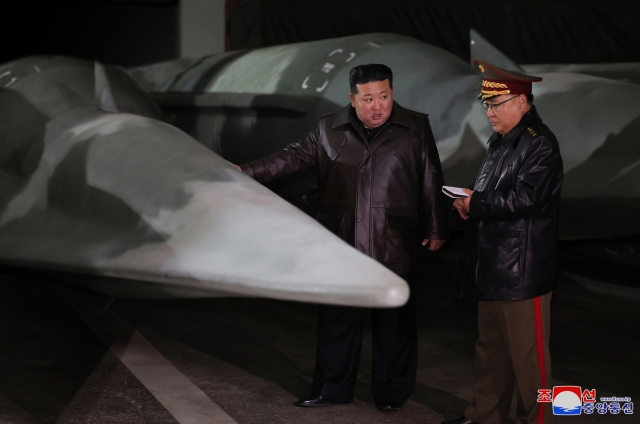 North Korean leader Kim Jong-un (left) inspects a strategic missile base, in this photo released by the North's Korean Central News Agency on Oct. 23. (Yonhap)