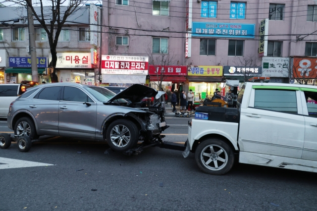 Scene of a deadly crash that killed or injured 14 people in northern Seoul's Eunpyeong district on Feb. 29. The driver claimed sudden acceleration caused the incident, adding to a series of similar cases under investigation nationwide. (Newsis)