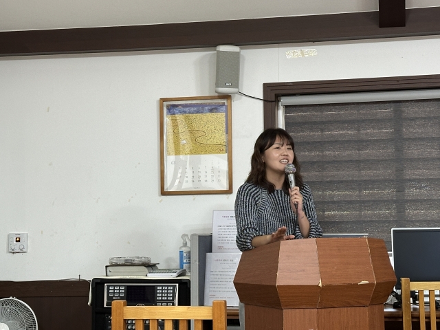 Lee Ji-yeon, president of Animal Liberation Wave, speaks to the press during a press tour on Oct. 14. (Lee Jung-joo/The Korea Herald)